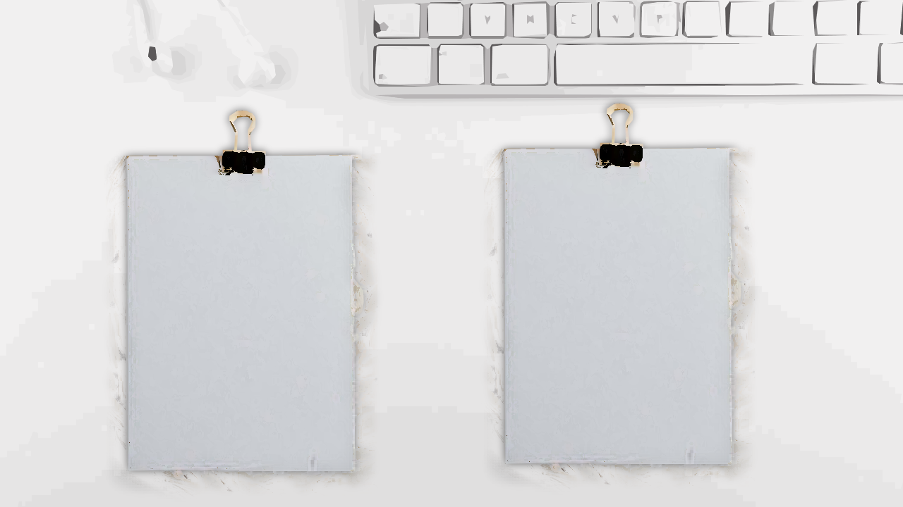 Deux contrats posé sur une table