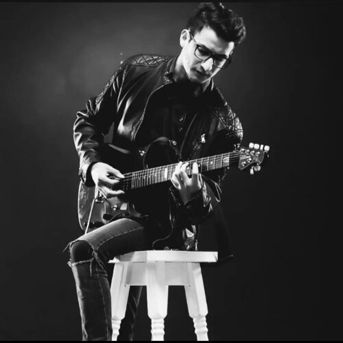Portrait of Luke Golds playing guitar